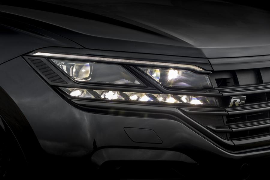Детали экстерьера Volkswagen Touareg R-Line Black Edition 2019 года  (UK) (фото 15 из 24)